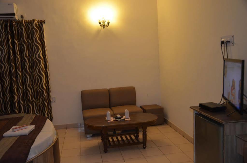 OYO 12419 Hotel Silver Shine Neu-Delhi Exterior foto