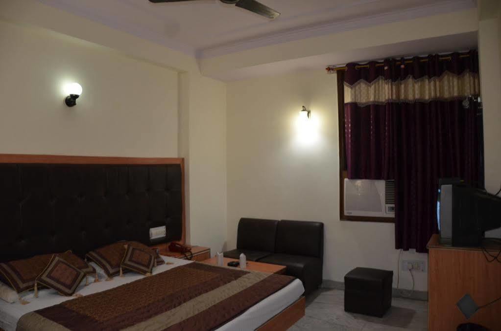 OYO 12419 Hotel Silver Shine Neu-Delhi Exterior foto